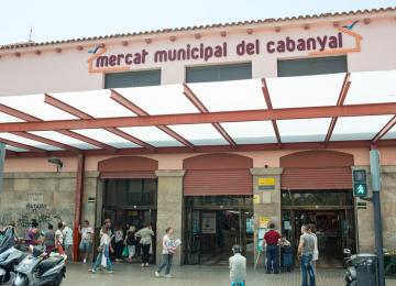 Entrada principal del mercado de El Cabañal