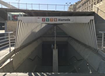 Entrada del metro alameda