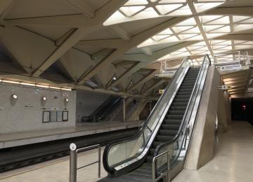 Escaleras mecánicas de la estación metro alameda