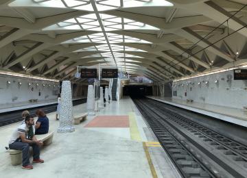 Andenes de la estación metro Alameda