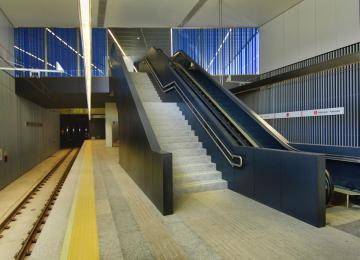 Escaleras automáticas de la estación de metro alboraia palmaret