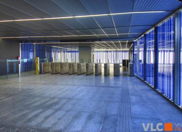 barreras de entrada de la estación metro alboraia palmaret