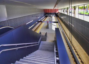 Escaleras automáticas de la estación de metro alboraia palmaret