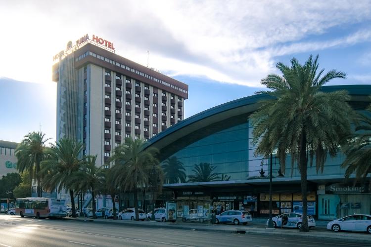 Fachada de la estación de autobuses