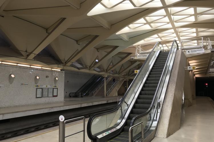 Escaleras mecánicas de la estación metro alameda