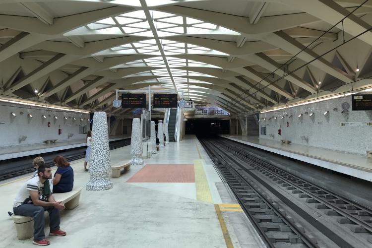 Andenes de la estación metro Alameda