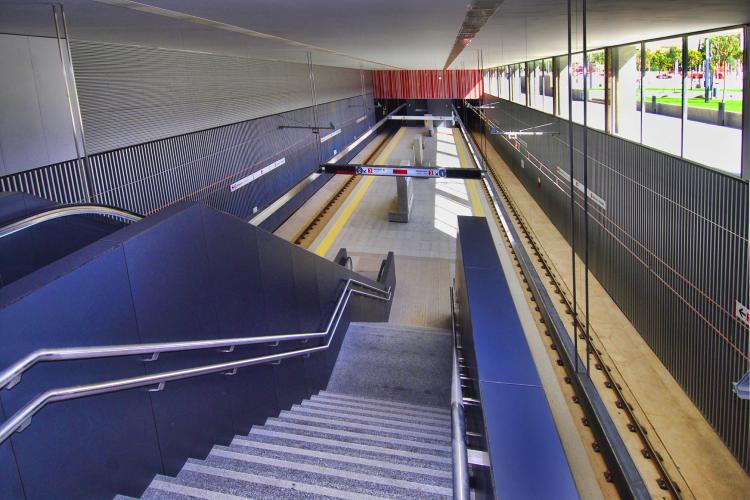 Escaleras automáticas de la estación de metro alboraia palmaret